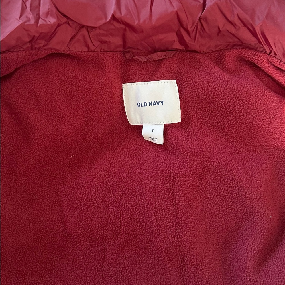 EUC Old Navy Puffer Vest Burgundy Size Small - Picture 6 of 6